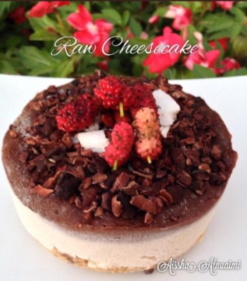 Raw Vanilla and Chocolate Cheesecake